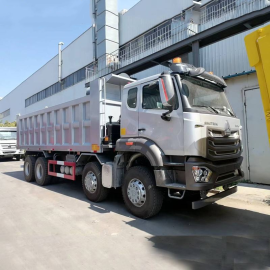 New Sinotruk Howo 8×4 Duty Dump Truck